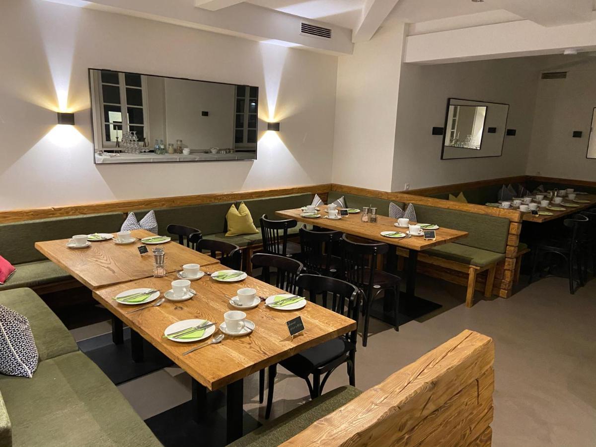 Hotel Restaurant Goldenes Ross Gollheim Exterior photo