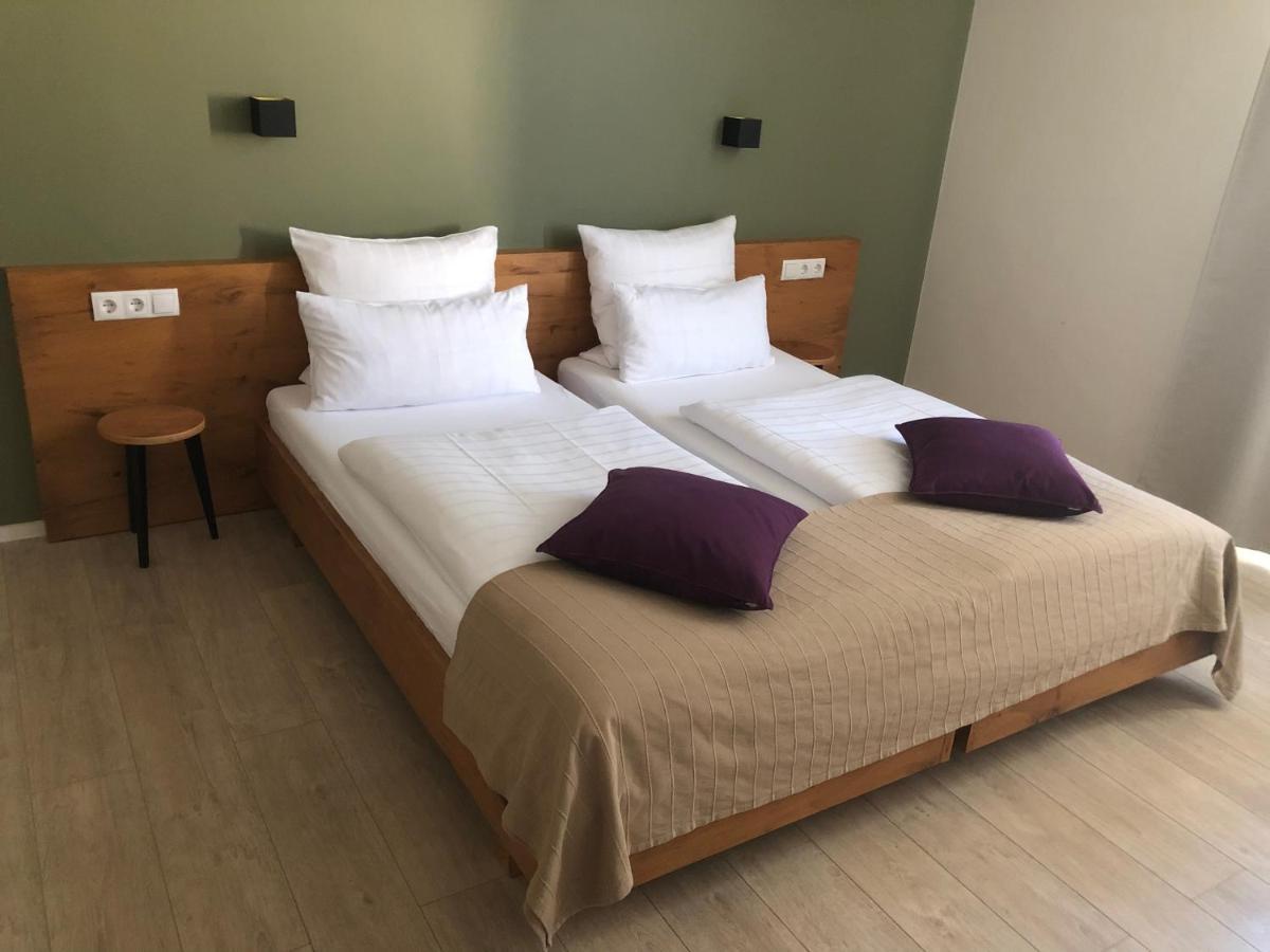 Hotel Restaurant Goldenes Ross Gollheim Room photo