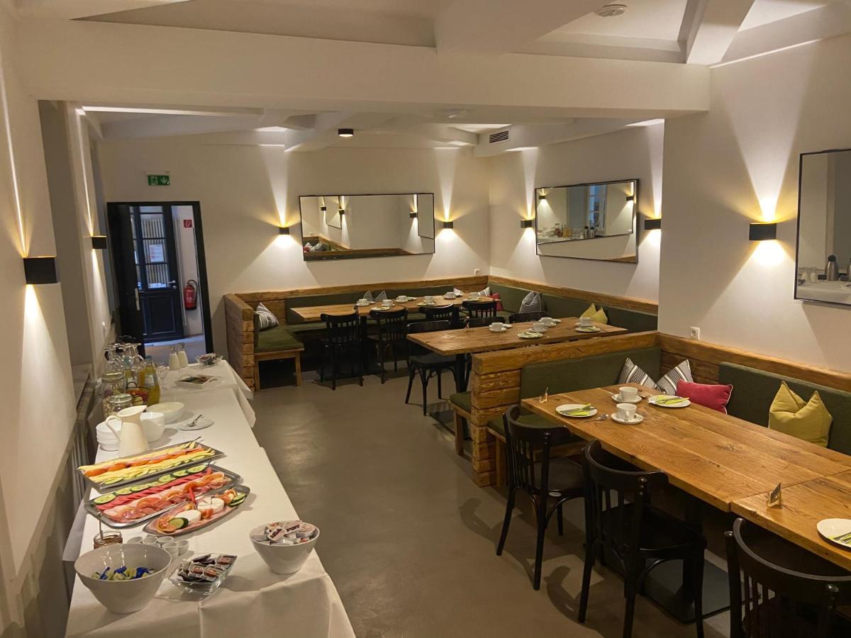 Hotel Restaurant Goldenes Ross Gollheim Exterior photo