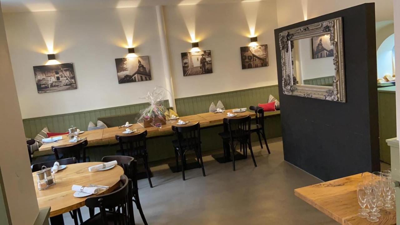 Hotel Restaurant Goldenes Ross Gollheim Exterior photo